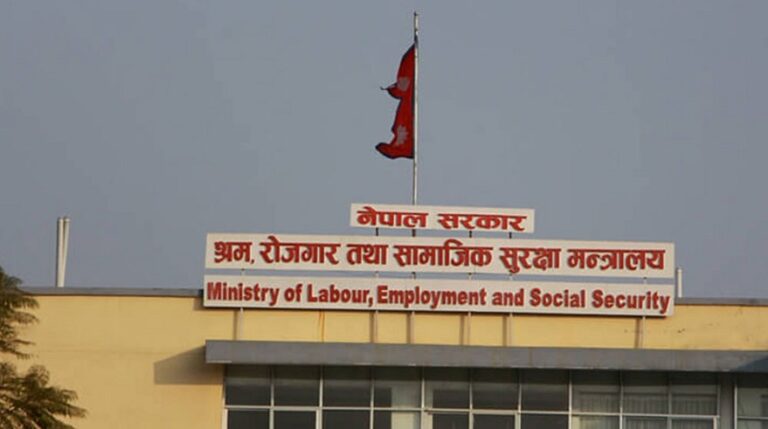 वैदेशिक रोजगारमा जाने कामदारले अब जुनसुकै सरकारी अस्पतालमा स्वास्थ्य परीक्षण गर्न पाउने    