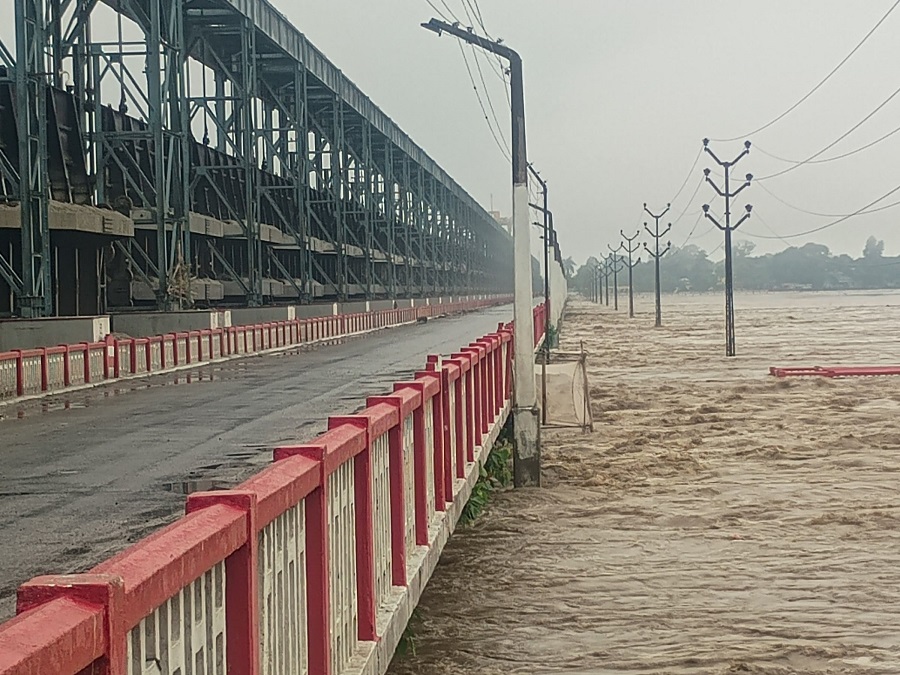 कोशी नदीमा पानीको बहाव बढ्दो क्रममा, ब्यारेजका ५२ ढोका खोल्ने तयारी    