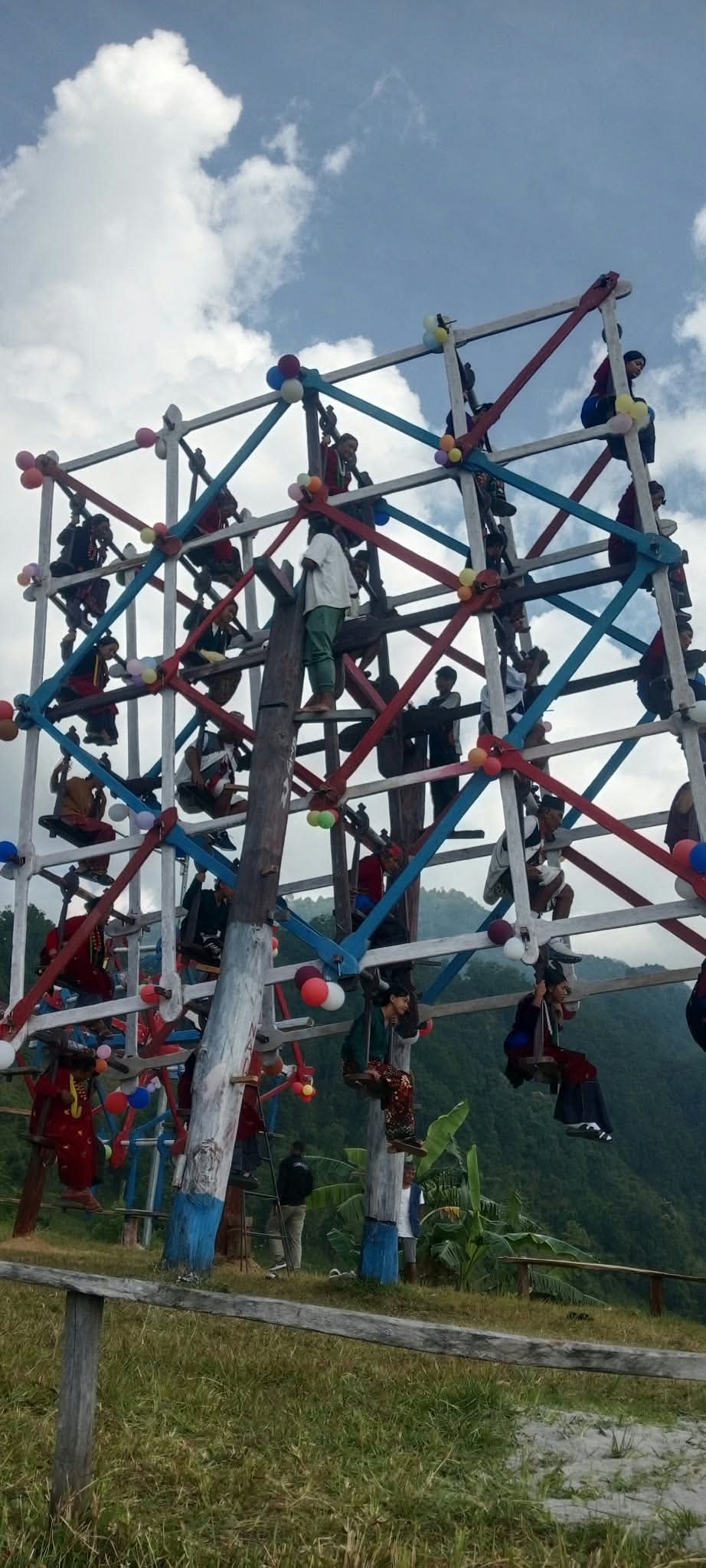 दसैँका पुराना सम्झना हराउँदै, बदलिँदो जीवनशैलीले घटायो गाउँघरको रौनक