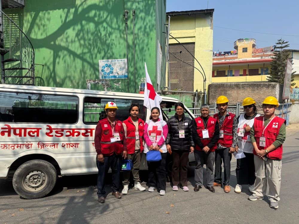 नेपाल रेडक्रसका प्राथमिक उपचार स्वयंसेवक मतदान केन्द्र परिसरमा परिचालित    