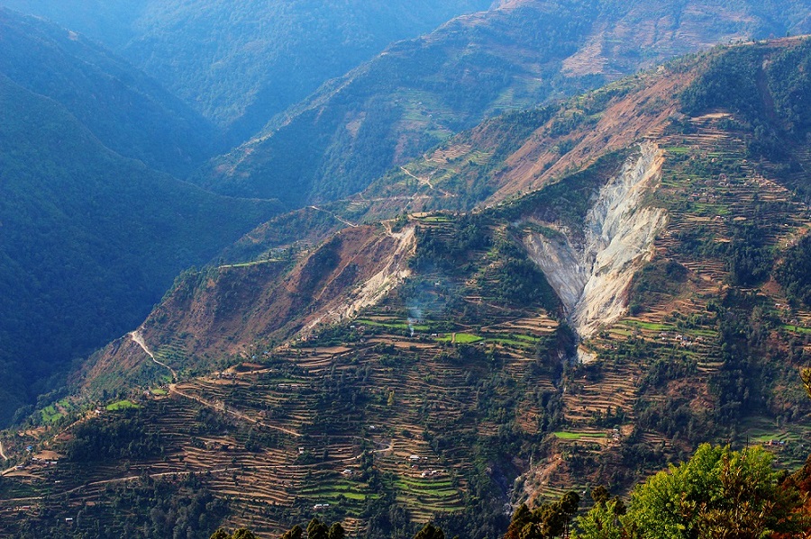 बागलुङमा पाँच हजार ८७२ घर बाढी पहिरोको जोखिममा   