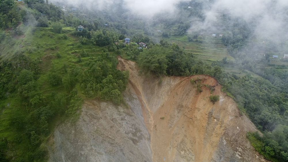 ओखलढुङ्गाको डाँडाखर्कमा दुई दशकदेखि पहिरो, पाँच परिवार उच्च जोखिममा