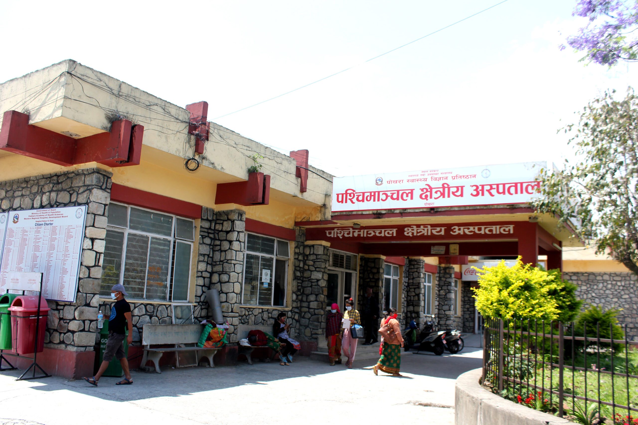 भोटेकोशीले बगाएका शवको पहिचान र परीक्षणका लागि १०२ वटा शव पोखरा ल्याइयो   