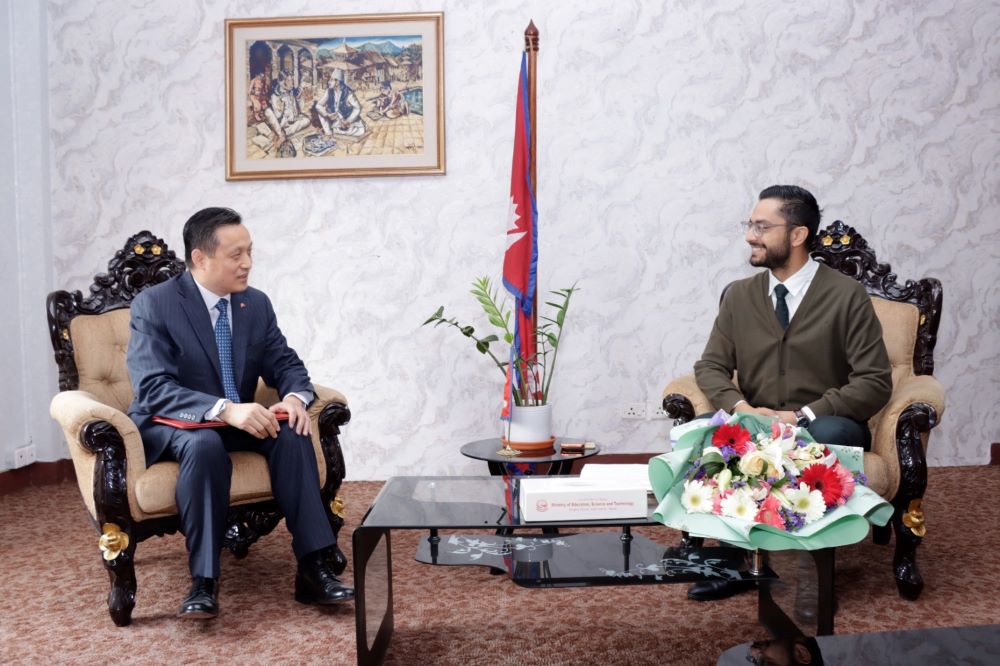 शिक्षामन्त्री पोखरेलसँग चिनियाँ राजदूतको शिष्टाचार भेटवार्ता    