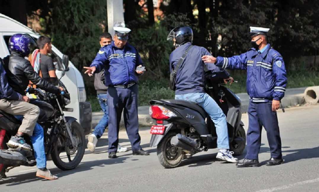 ट्राफिक प्रहरीद्वारा काठमाडौँमा पछिल्लो २४ घण्टामा २३ लाख २० हजार राजस्व संकलन    