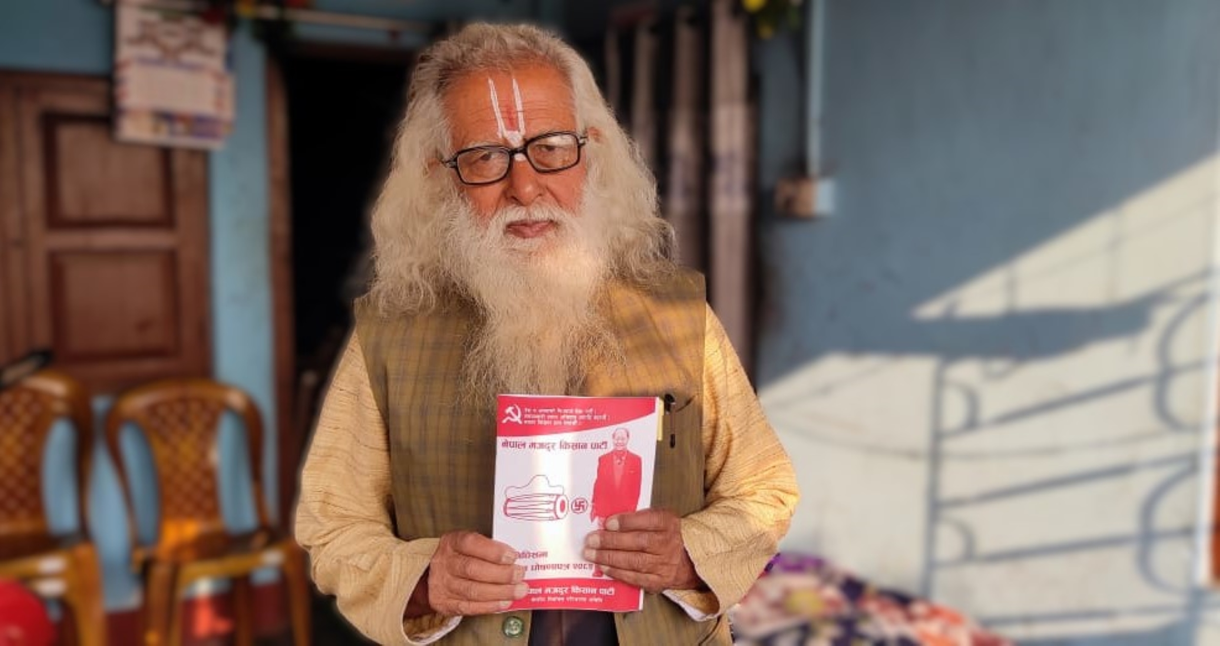 प्रतिनिधिसभा निर्वाचन : घरदैलोमा व्यस्त ८३ वर्षीय उम्मेदवार हिरण्यप्रसाद   