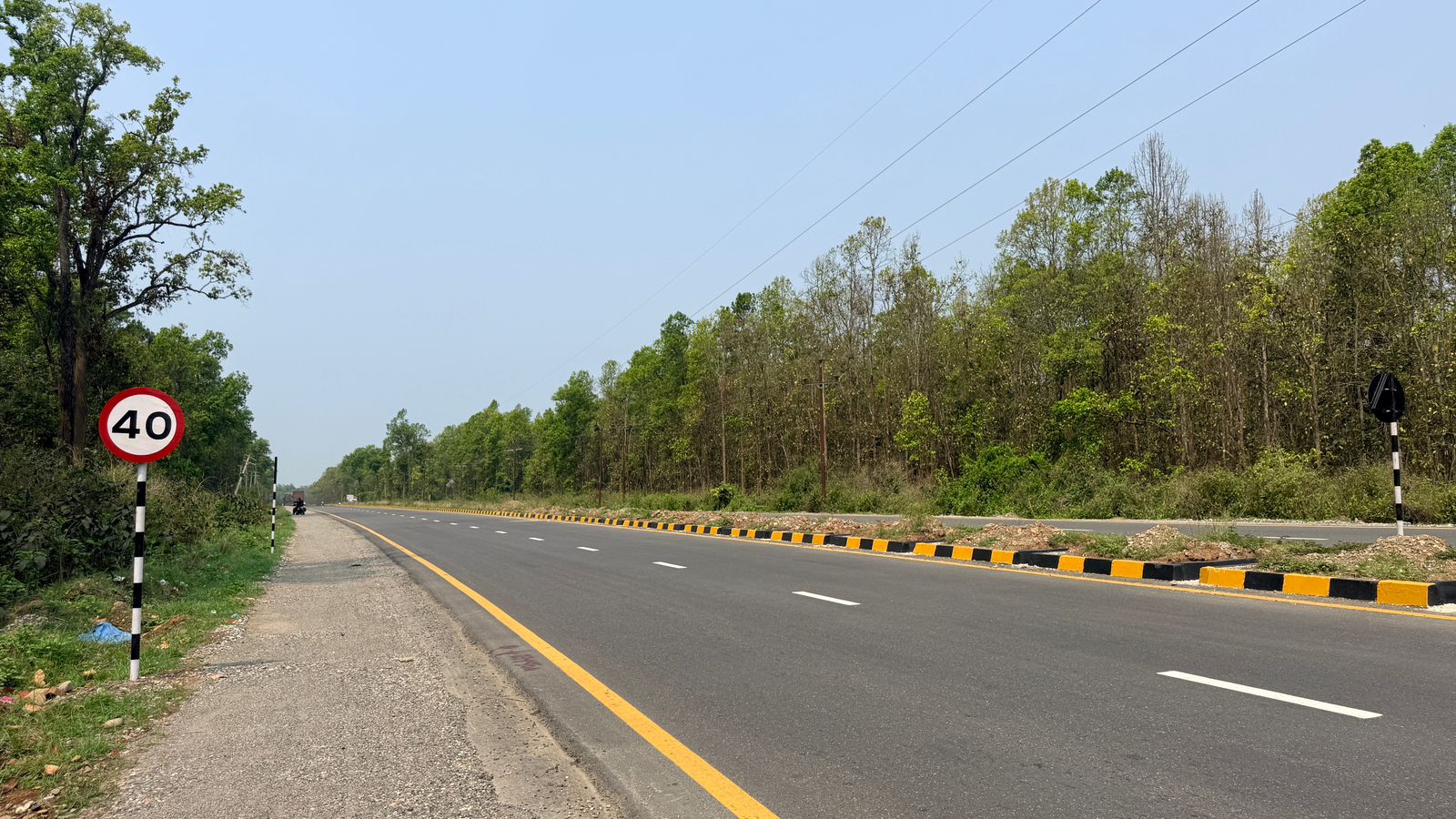 नारायणगढ-बुटवल सडक विस्तार : सडक सुरक्षाको पनि काम जारी   