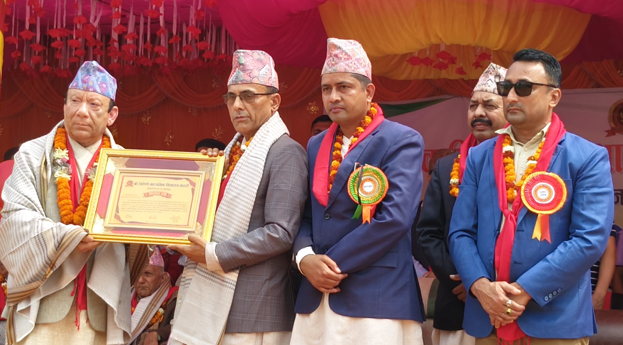 प्रधानन्यायाधीश राउतलाई गृहनगरमा अभिनन्दन   