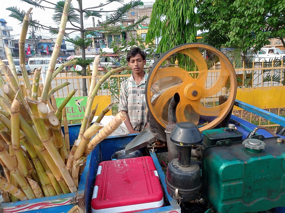 उखुको जुस बेच्दै आत्मनिर्भर बन्दै युवा