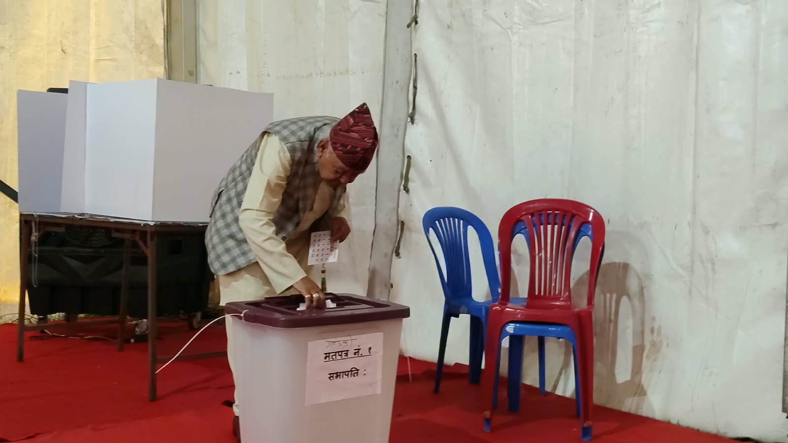 नेपाली कांग्रेस महाधिवेशनमा मतदान सुरु, ७ हजार ३१७ प्रतिनिधिले मत हाल्दै