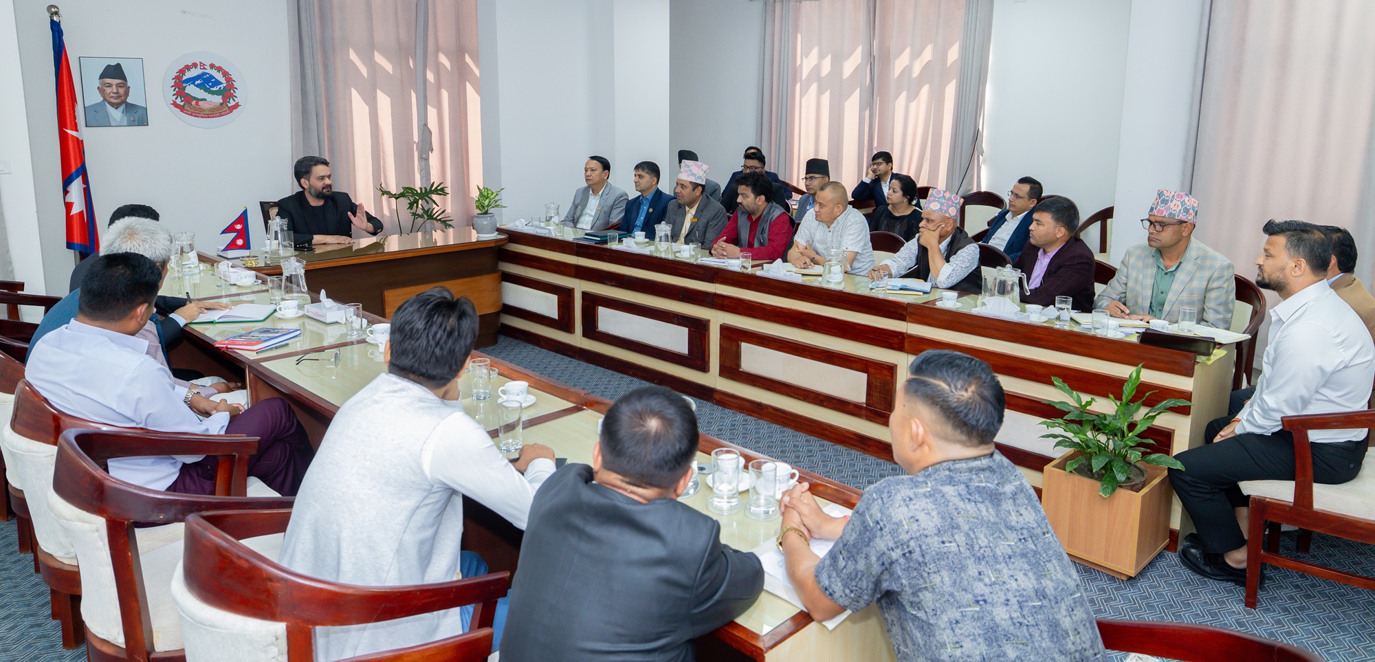 स्थानीय तहका जनप्रतिनिधिले प्रधानमन्त्रीसँग भन्नुभयो- विपद्मा सङ्घीय सरकारको दरिलो साथ-सहयोग पायौँ     