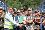 बेत्रावतीमा नेपाली सेनाले बनाएको पुल सडक आयोजनालाई हस्तान्तरण