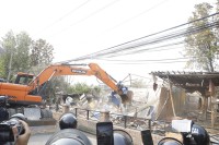 थापाथलीको सुकुमबासी बस्ती खाली गरियो