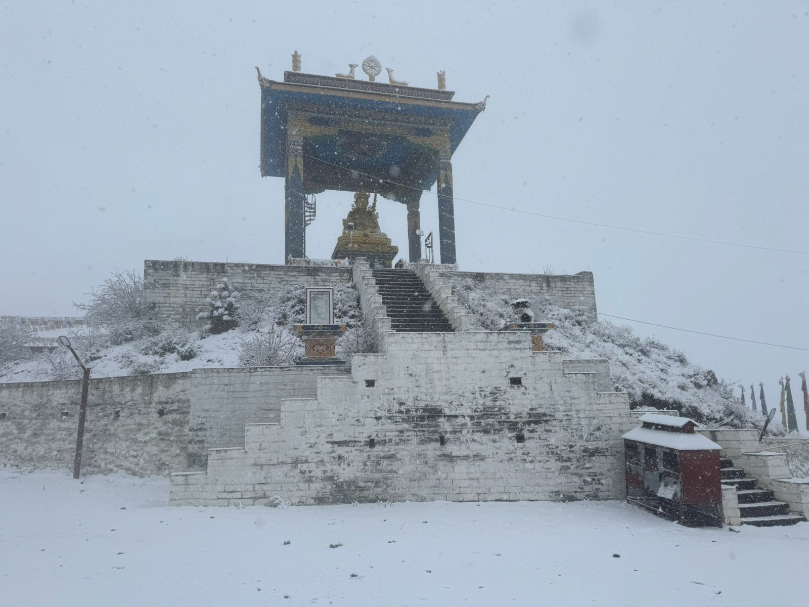 मुक्तिक्षेत्रमा भारी हिमपात   