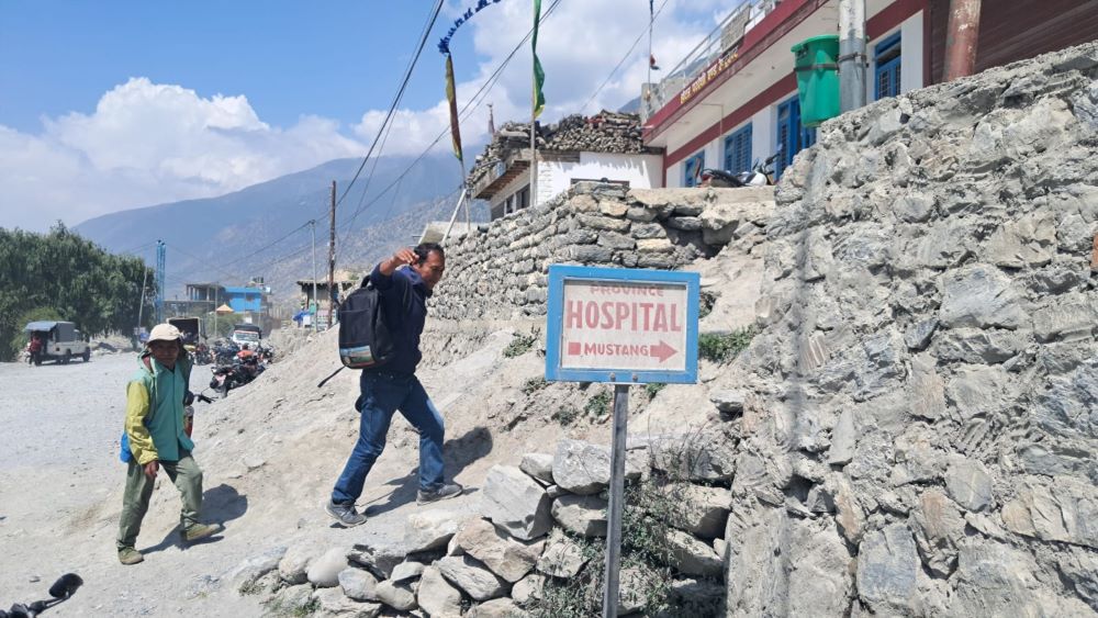 सडक असहज हुँदा सेवाग्राहीलाई समस्या    