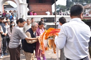 कुशको शव बनाएर पत्रकार थामीको अन्त्येष्टि   