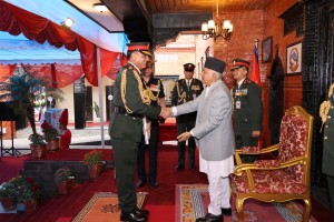 राष्ट्रपतिद्वारा भारतीयस्थल सेनाध्यक्षलाई नेपाली सेनाको मानार्थ महारथीको दर्ज्यानी चिह्न प्रदान   