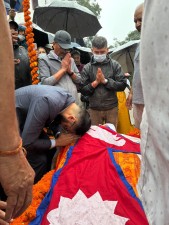 केयूका संस्थापक उपकुलपति शर्माको राजकीय सम्मानका साथ अन्त्येष्टि