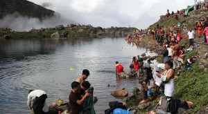 गोसाइँकुण्ड जाने तीर्थयात्रीको स्वास्थ्य सुरक्षाका लागि चार स्थानमा शिविर