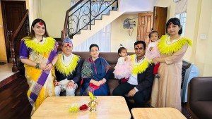 पूर्वराष्ट्रपति भण्डारीद्वारा छोरी-ज्वाईँ र सर्वसाधारणलाई टीका प्रदान   