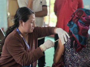 नवलपरासीपूर्वमा‘जापनिज इन्सेफ्लाइटिस’ सङ्क्रमणदर उच्च : ३५ वर्षमाथिलाई खोप लगाईँदै   