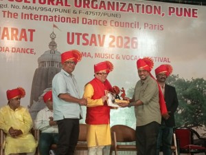 वरिष्ठ सरोदवादक सुदर्शन राजोपाध्याय भारतको पुणेमा ‘कलाक्षेत्रम’बाट सम्मानित   