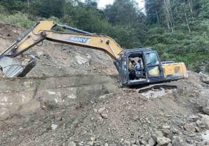 धुलिखेल-खावा खण्डमा आवागमन रोकेर स्तरोन्नति गरिँदै    