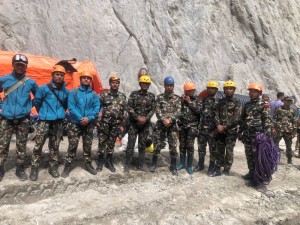 बाढीमा जीवन खोज्ने नेपाली सेनाका जवान