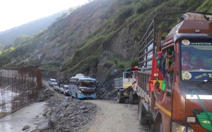 बिपी राजमार्ग पुनर्निर्मित सडकबाटै सञ्चालनमा, दसैँमा यात्रा सहज बनाउन तयारी