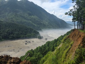 नेपाल-चीन सीमा क्षेत्रमा हिम-चट्टान पहिरो जाँदा भोटेकोशी बाढी   