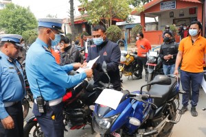 दुई हजार ७२२ सवारी चालक कारबाहीमा, २७ लाख राजश्व सङ्कलन    