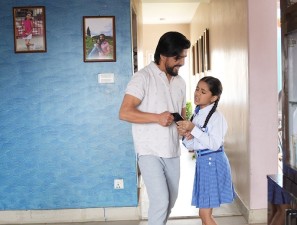डिजिटल कुलतबाट आफू र बालबालिकालाई बचाउन हेर्नैपर्ने चलचित्र ‘झिल्को’   
