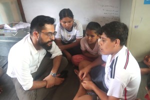 बाढीप्रभावित विद्यालयको अवस्था बुझ्न मन्त्रीद्वयको स्थलगत अनुगमन