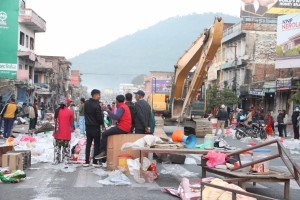 हेटौँडा बजारको घरटहरा थप भत्काउने कार्य स्थगित        