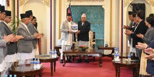 राष्ट्रपति समक्ष आयोगद्वारा निर्वाचन प्रतिवेदन पेस   