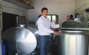 दूध बिक्रीबाट वार्षिक १३ लाख आम्दानी   