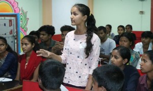 मेयरलाई विद्यार्थीको प्रश्न-हामी कहिलेसम्म अर्को पालिकाको विद्यालयमा पढ्न जाने ?   