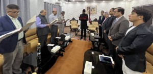 शिक्षामन्त्रीद्वारा विश्वविद्यालयका नवनियुक्त उपकुलपतिको शपथ   