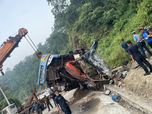 दाउन्ने दुर्घटनामा छ जनाको मृत्यु   