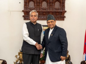 भारतीय राजदूत श्रीवास्तवको बिदाइ भेट, नेपाल-भारत सम्बन्धबारे परराष्ट्रमन्त्री खनालसँग छलफल