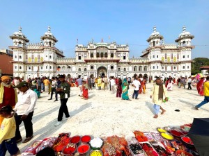 देशभरका राम मन्दिरमा बिहानैदेखि भक्तजनको घुइँचो    