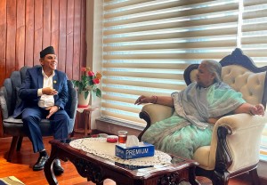 प्रधानमन्त्री कार्की र राष्ट्रियसभा अध्यक्ष दाहालबीच भेट        