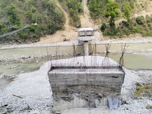दुई जिल्ला जोड्ने सुनकोशी पुल छ वर्षदेखि अलपत्र   