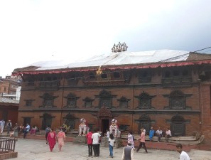 भूकम्पको दश वर्ष : अझै पाल र टेकोको भरमा कुमारी घर   