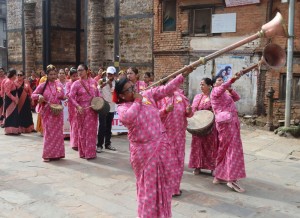 विवाहमा बाजा बजाएर वार्षिक तीन लाख आम्दानी गर्दै पाल्पाका महिला        