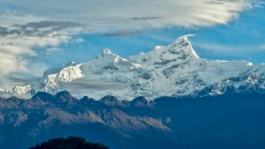 बेमौसमी हिमपातले हिमालको सौन्दर्य बढाउँछ        