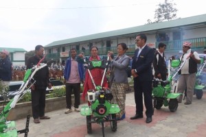 ‘एक घर-एक मिनीटिलर’ अभियानले पौवादुङमाका किसान उत्साहित    