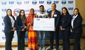 श्रमिकको परिवारलाई २० लाख बढी आर्थिक सहायता