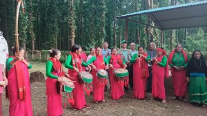 दाङका आमा समूहले बजाउने नौमतीको माग बढ्यो    