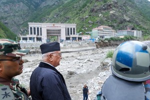 मितेरी पुल बगाउँदा कैलाश मानसरोवर जाने यात्रु समस्यामा